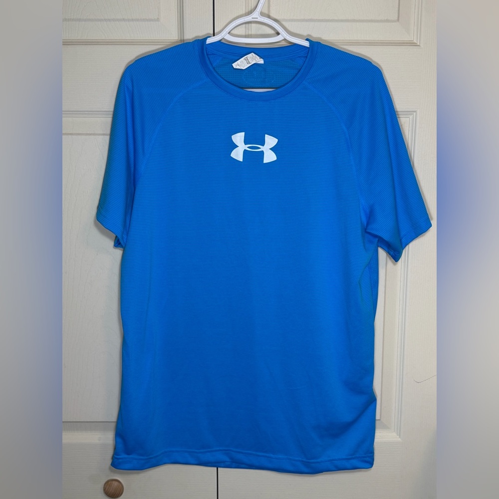 Sold* Under Armour Men's medium Blue T-shirt